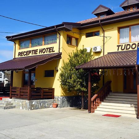 Hotel Tudor Ploieşti Exterior foto